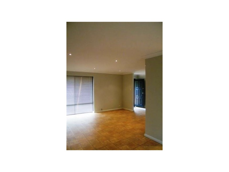 4 Dandaloo Crescent, Wanneroo WA 6065