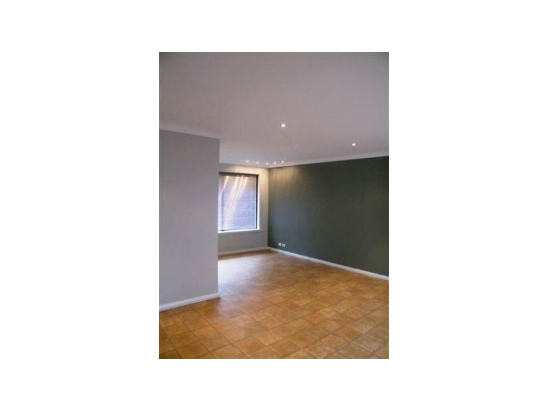 4 Dandaloo Crescent, Wanneroo WA 6065