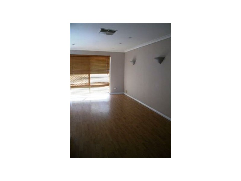 7 Desault Cove, Ballajura WA 6066