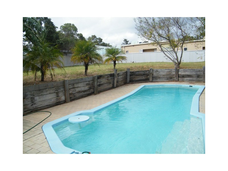 8 Leach Road, Wanneroo WA 6065