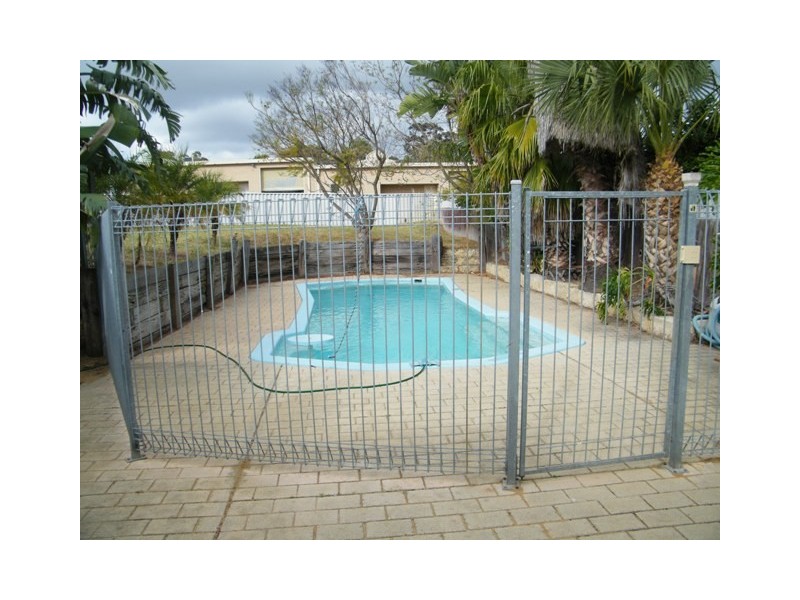 8 Leach Road, Wanneroo WA 6065