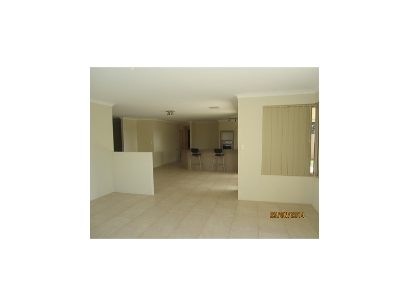 18  Willeroo Chase, Carramar WA 6031