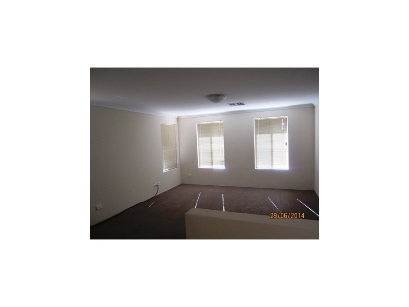 18  Willeroo Chase, Carramar WA 6031