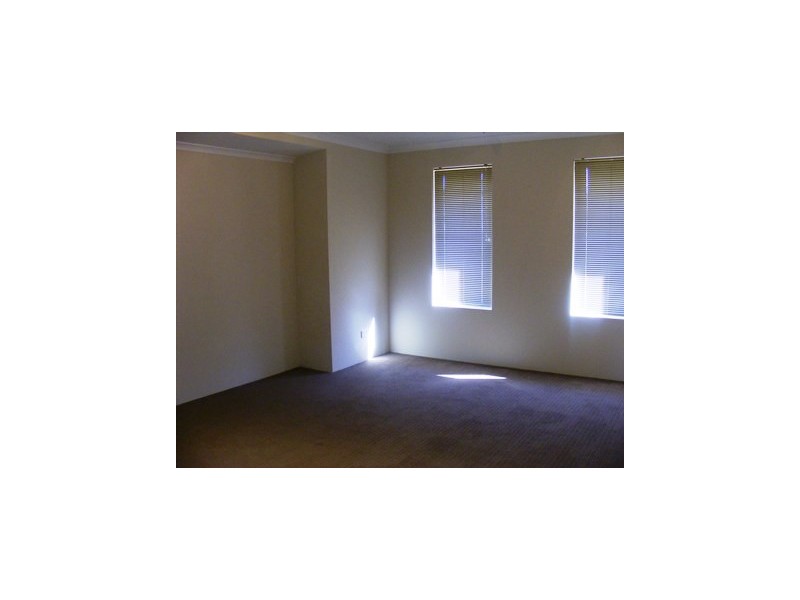 18  Willeroo Chase, Carramar WA 6031