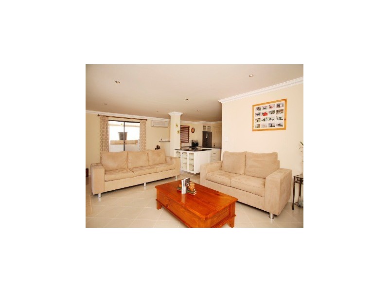 17 Osterley Tce, Darch WA 6065