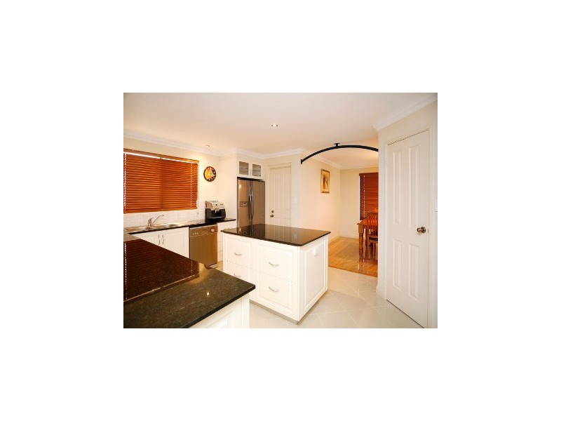 17 Osterley Tce, Darch WA 6065