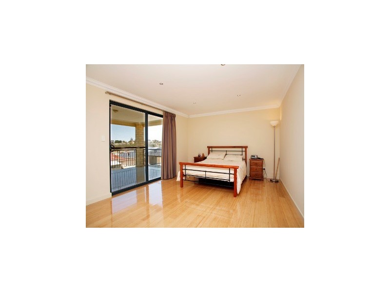 17 Osterley Tce, Darch WA 6065