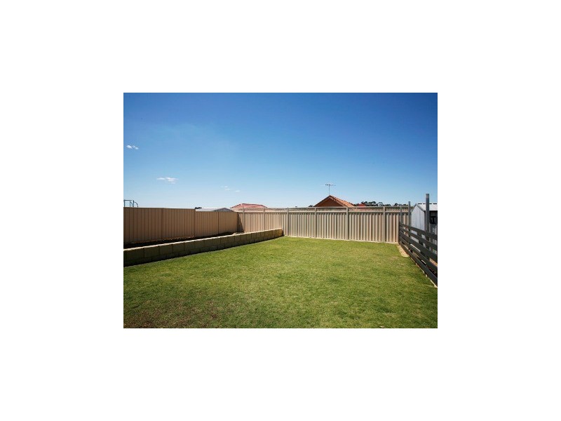 17 Osterley Tce, Darch WA 6065