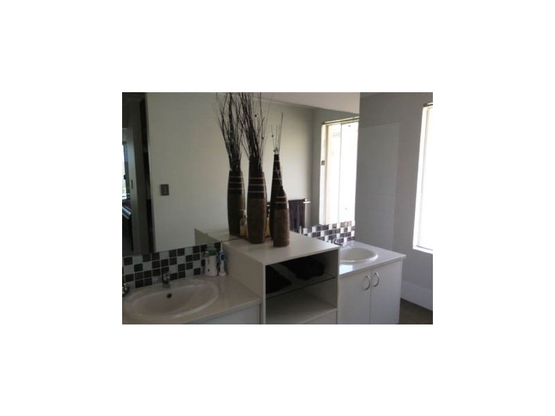 13  Clivia Heights, Sinagra WA 6065