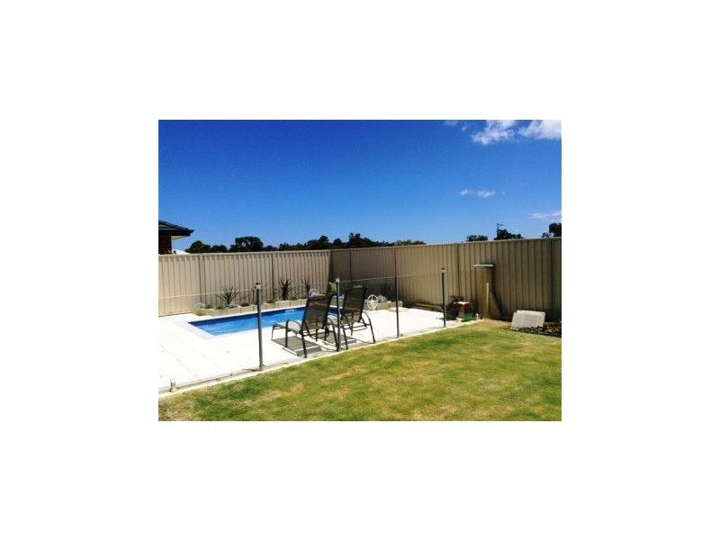 13  Clivia Heights, Sinagra WA 6065
