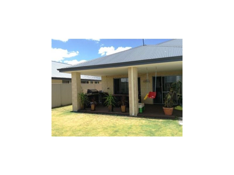 13  Clivia Heights, Sinagra WA 6065