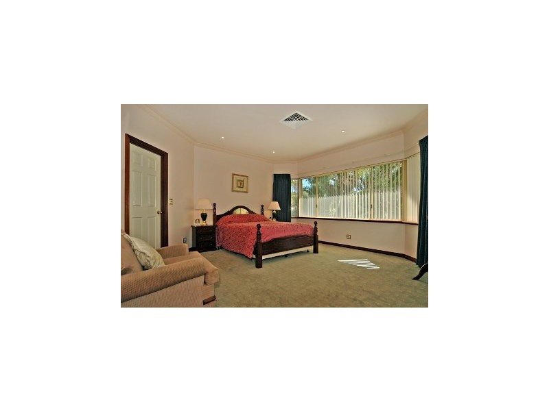 124 Casuarina Way, Wanneroo WA 6065