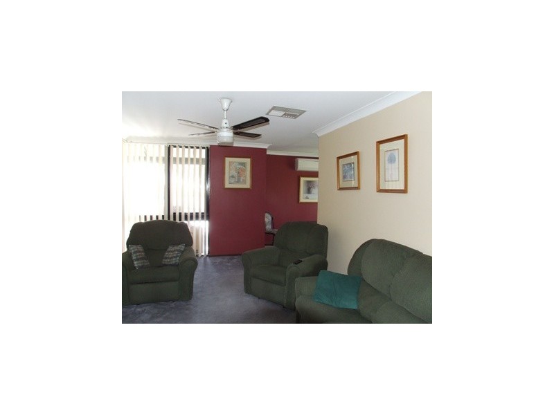 2 Manbari Cres, Wanneroo WA 6065