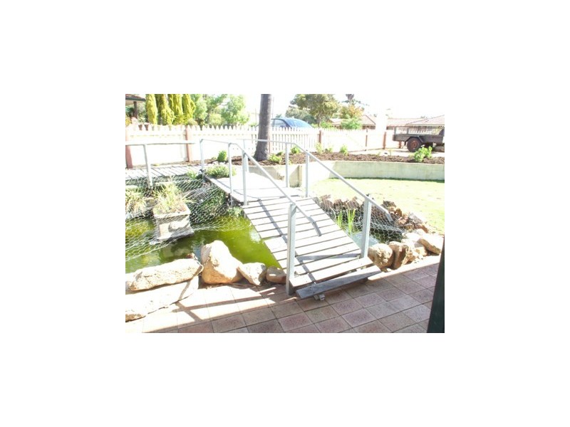 2 Manbari Cres, Wanneroo WA 6065