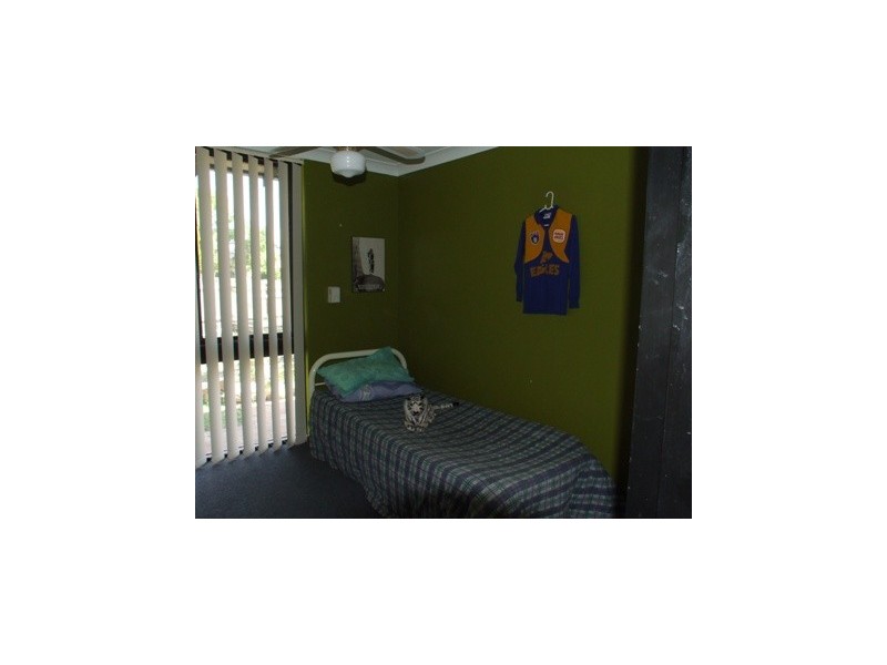 2 Manbari Cres, Wanneroo WA 6065