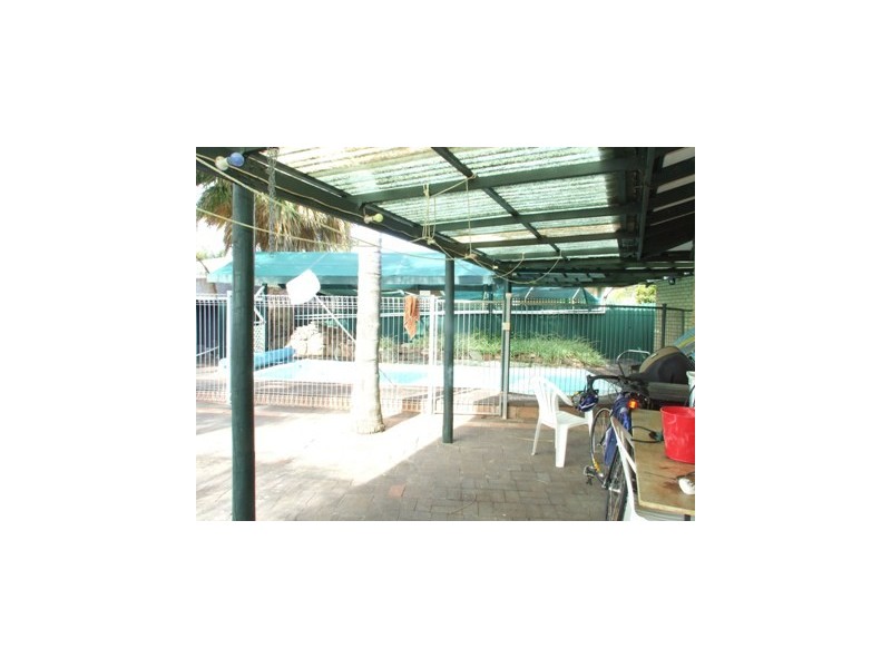 2 Manbari Cres, Wanneroo WA 6065