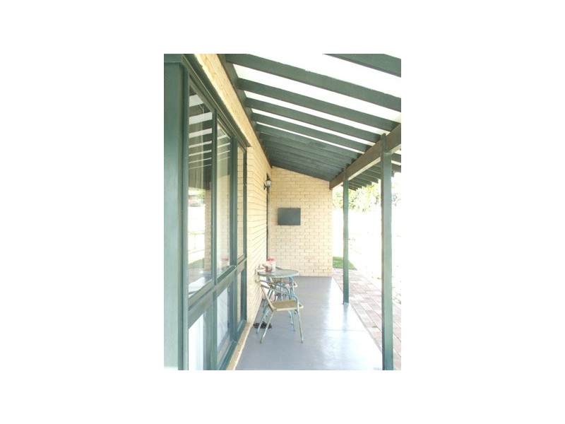 2 Manbari Cres, Wanneroo WA 6065