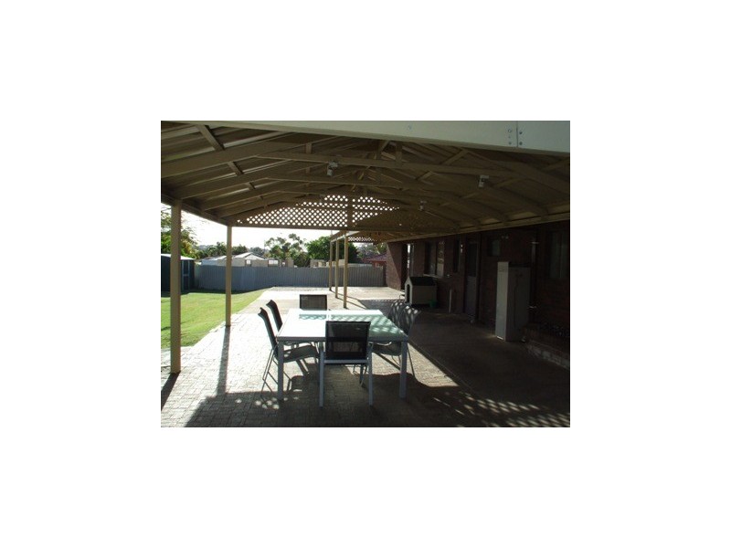 8 Topeka Place, Wanneroo WA 6065