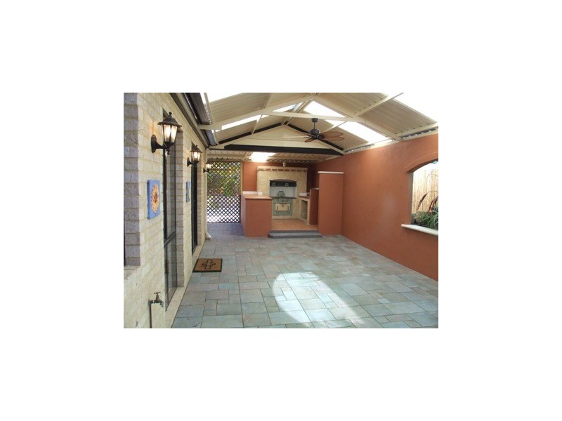 15 Griffiths Road, Sinagra WA 6065