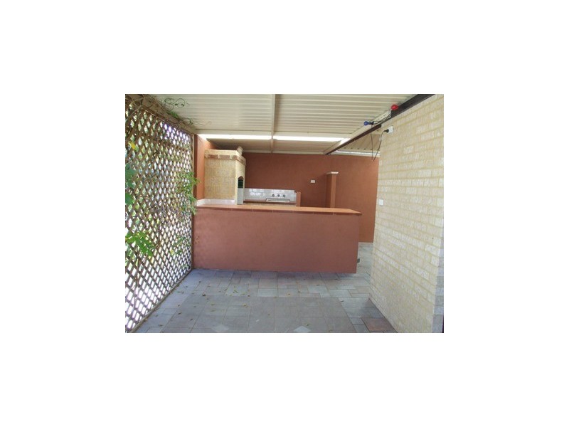 15 Griffiths Road, Sinagra WA 6065