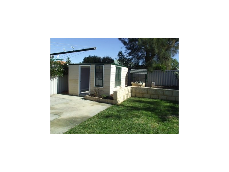 15 Griffiths Road, Sinagra WA 6065