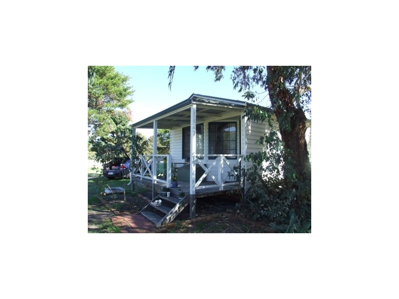 554 Neaves Road, Mariginiup WA 6065