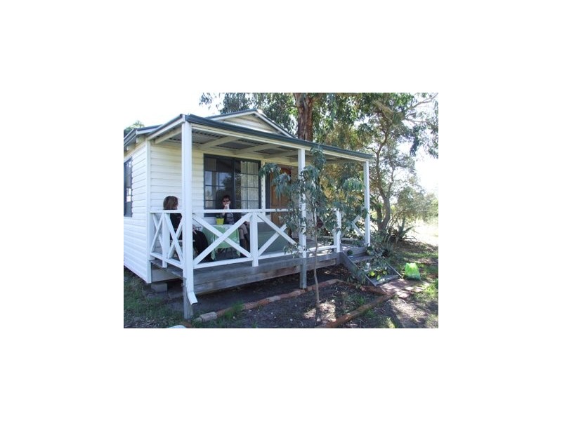 554 Neaves Road, Mariginiup WA 6065