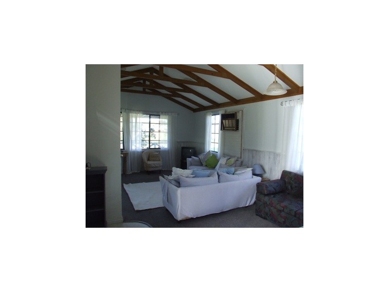 554 Neaves Road, Mariginiup WA 6065