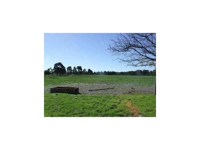 554 Neaves Road, Mariginiup WA 6065