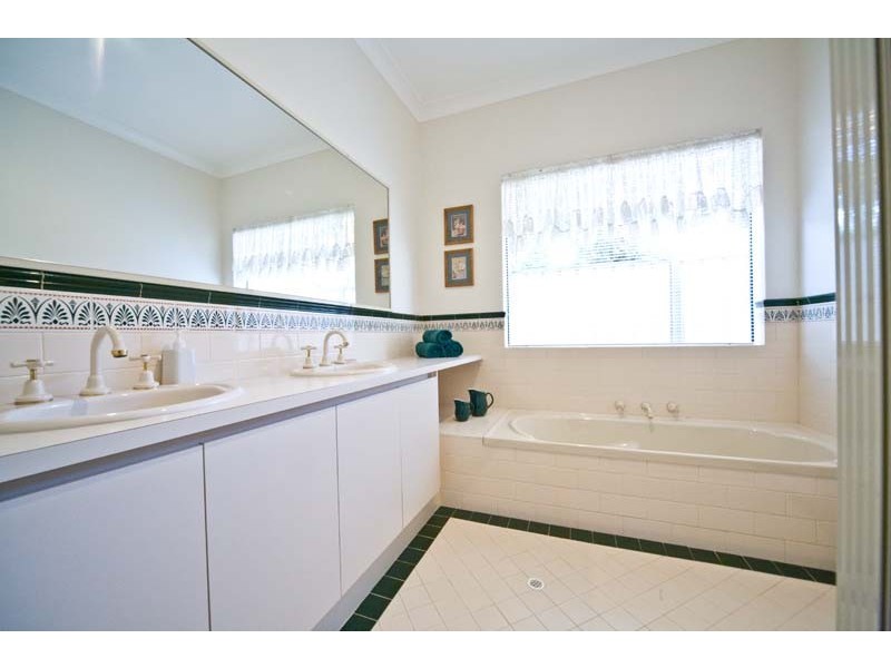 5 Primula Court, Woodvale WA 6026