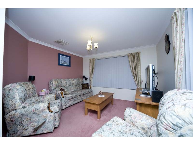 33 East Road, Hocking WA 6065