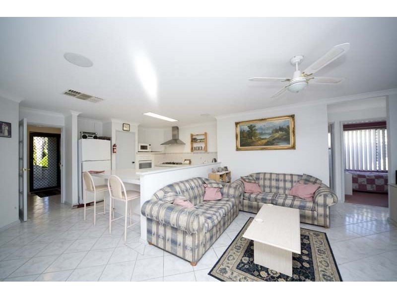 33 East Road, Hocking WA 6065