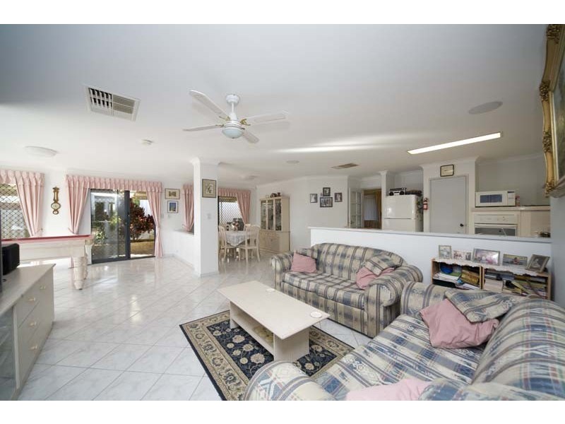 33 East Road, Hocking WA 6065