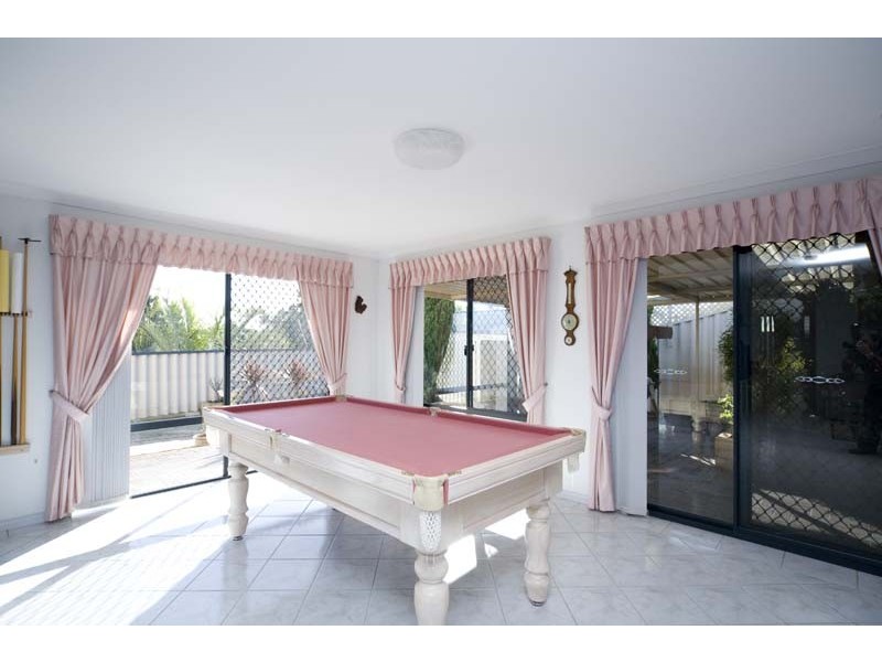 33 East Road, Hocking WA 6065