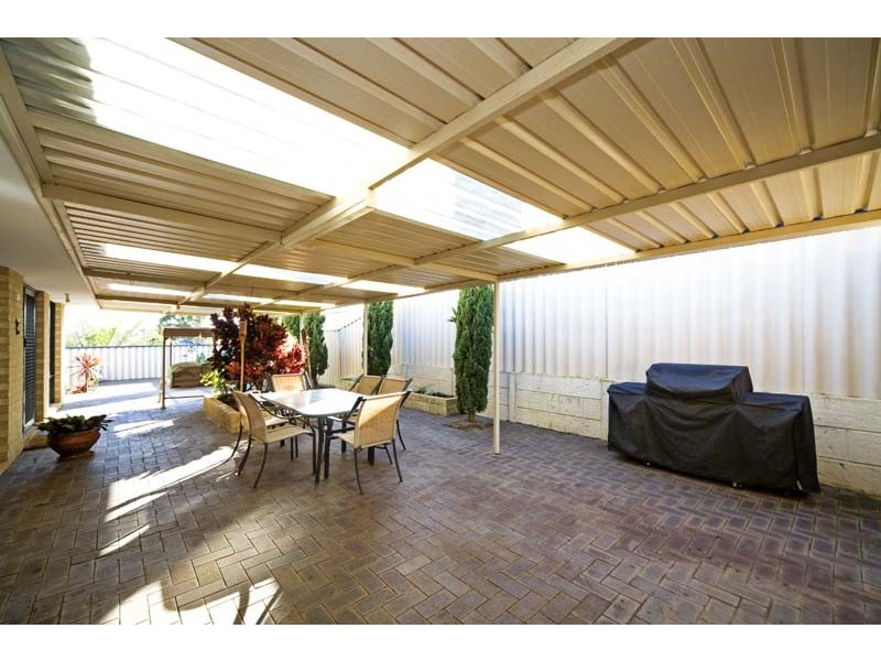 33 East Road, Hocking WA 6065