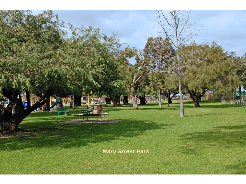 1 Henley Street, Como WA 6152