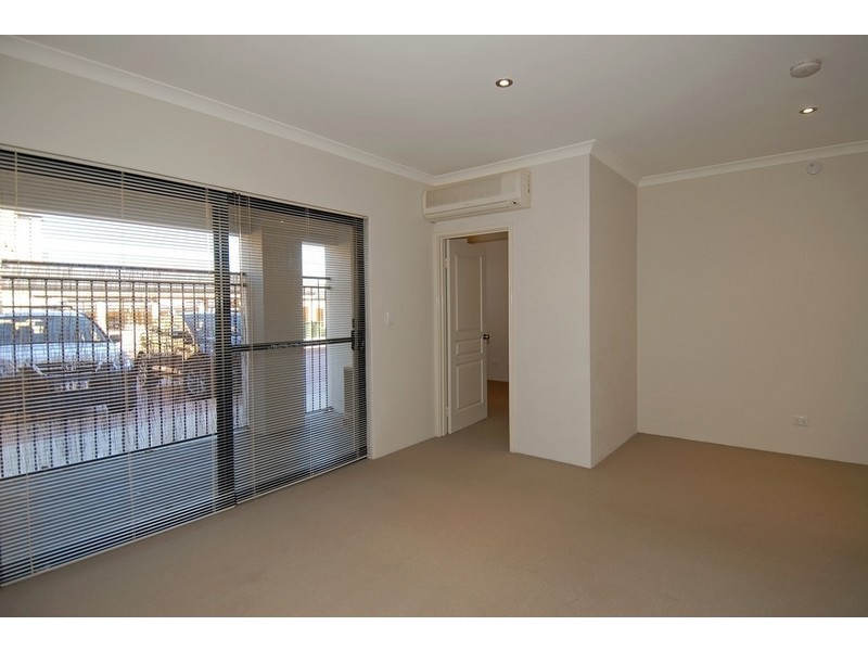 4/22 Grand Boulevard, Joondalup WA 6027