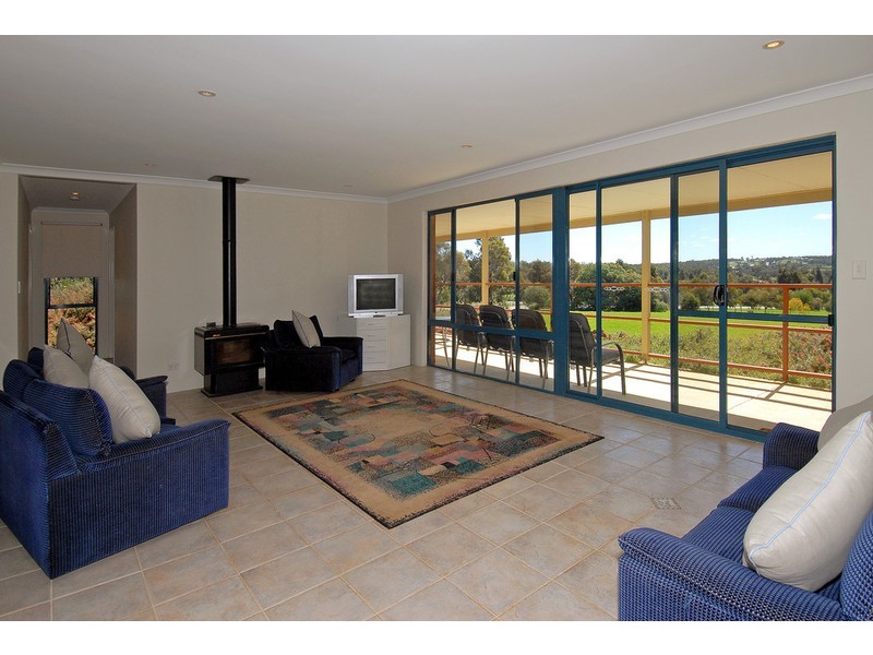 6 Murray Grey Circle, Lower Chittering WA 6084