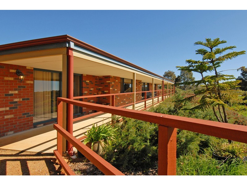 6 Murray Grey Circle, Lower Chittering WA 6084