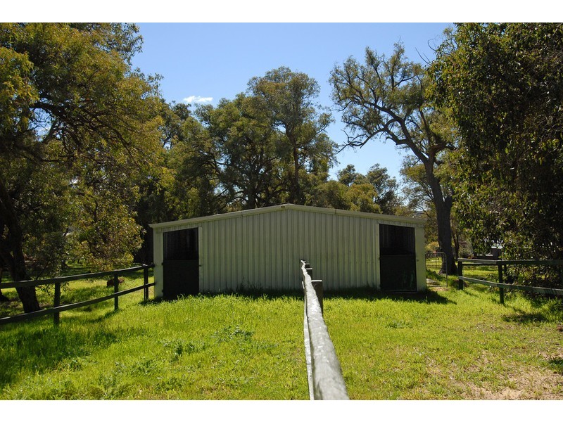 6 Murray Grey Circle, Lower Chittering WA 6084