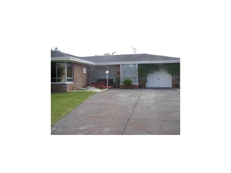 3 Gnobar Way, Mullaloo WA 6027