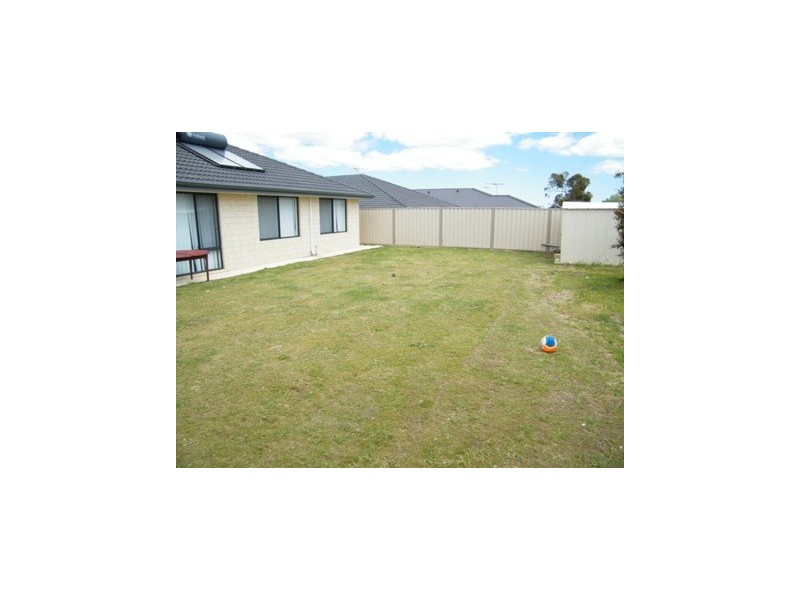 4 Basico Avenue, Sinagra WA 6065