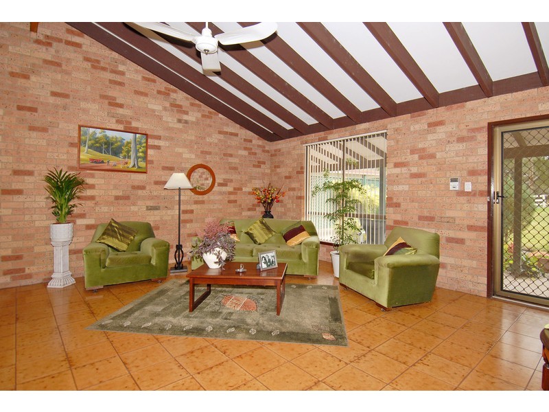 15 Dempster Place, Mariginiup WA 6065