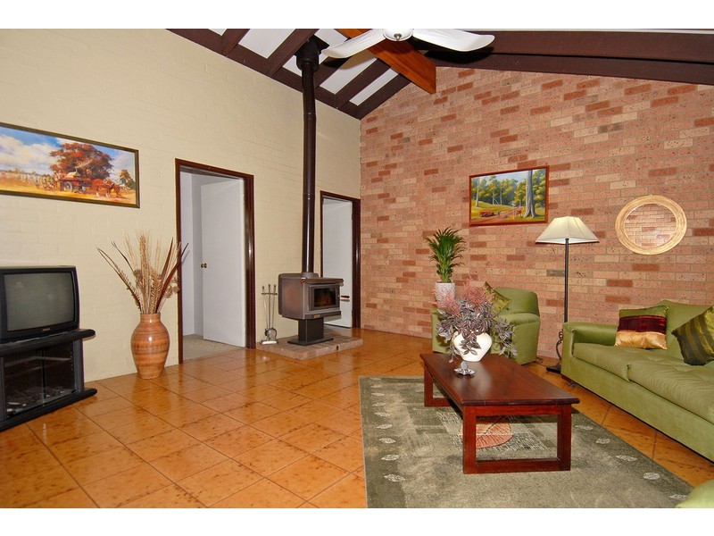 15 Dempster Place, Mariginiup WA 6065