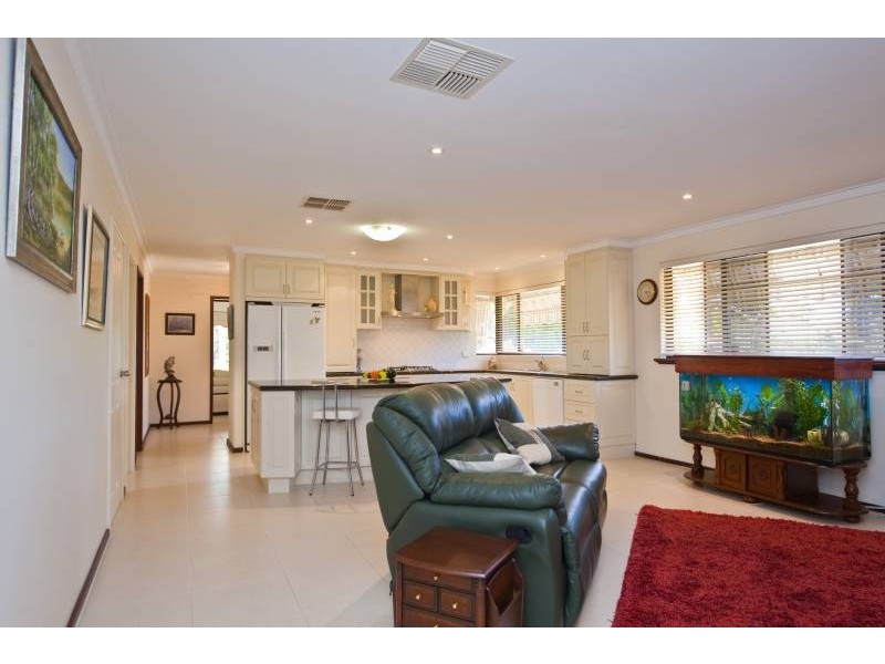 4 Yallambee Crescent, Wanneroo WA 6065