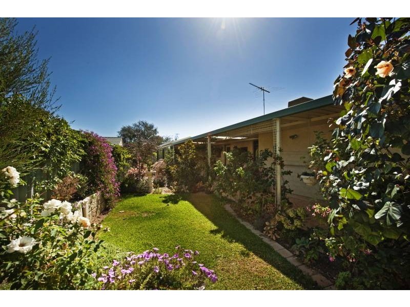 4 Yallambee Crescent, Wanneroo WA 6065