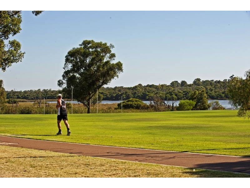 4 Yallambee Crescent, Wanneroo WA 6065