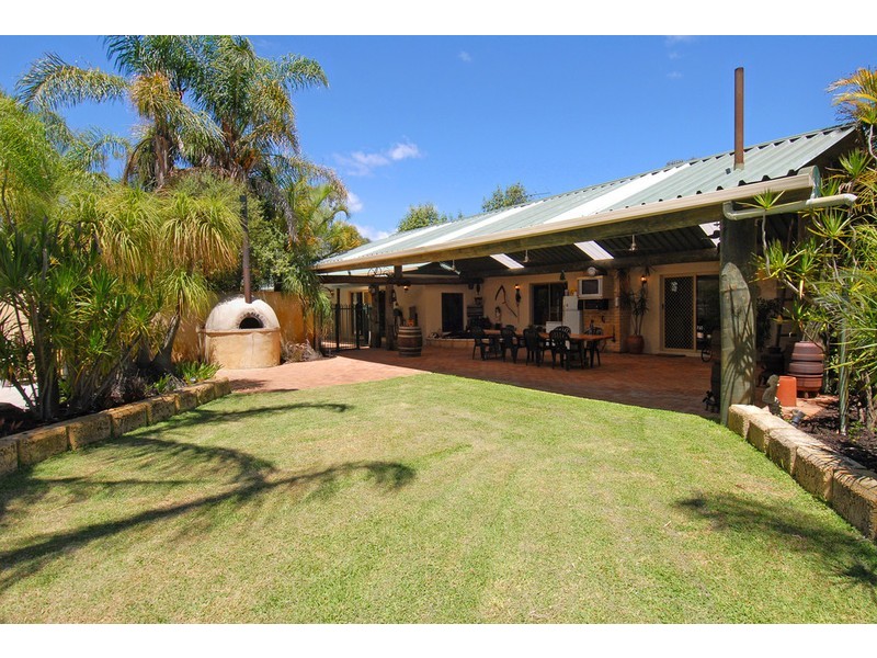 540 Neaves Road, Mariginiup WA 6065