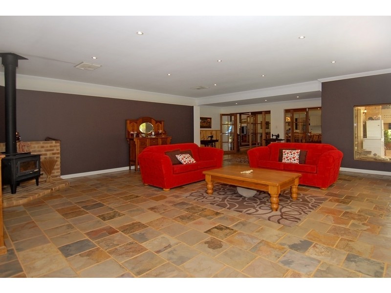 540 Neaves Road, Mariginiup WA 6065