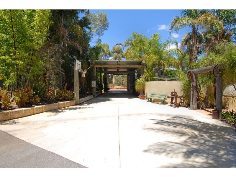 540 Neaves Road, Mariginiup WA 6065